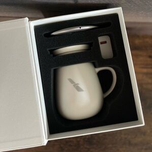 Self heating White ceramic mug with American Airlines logo